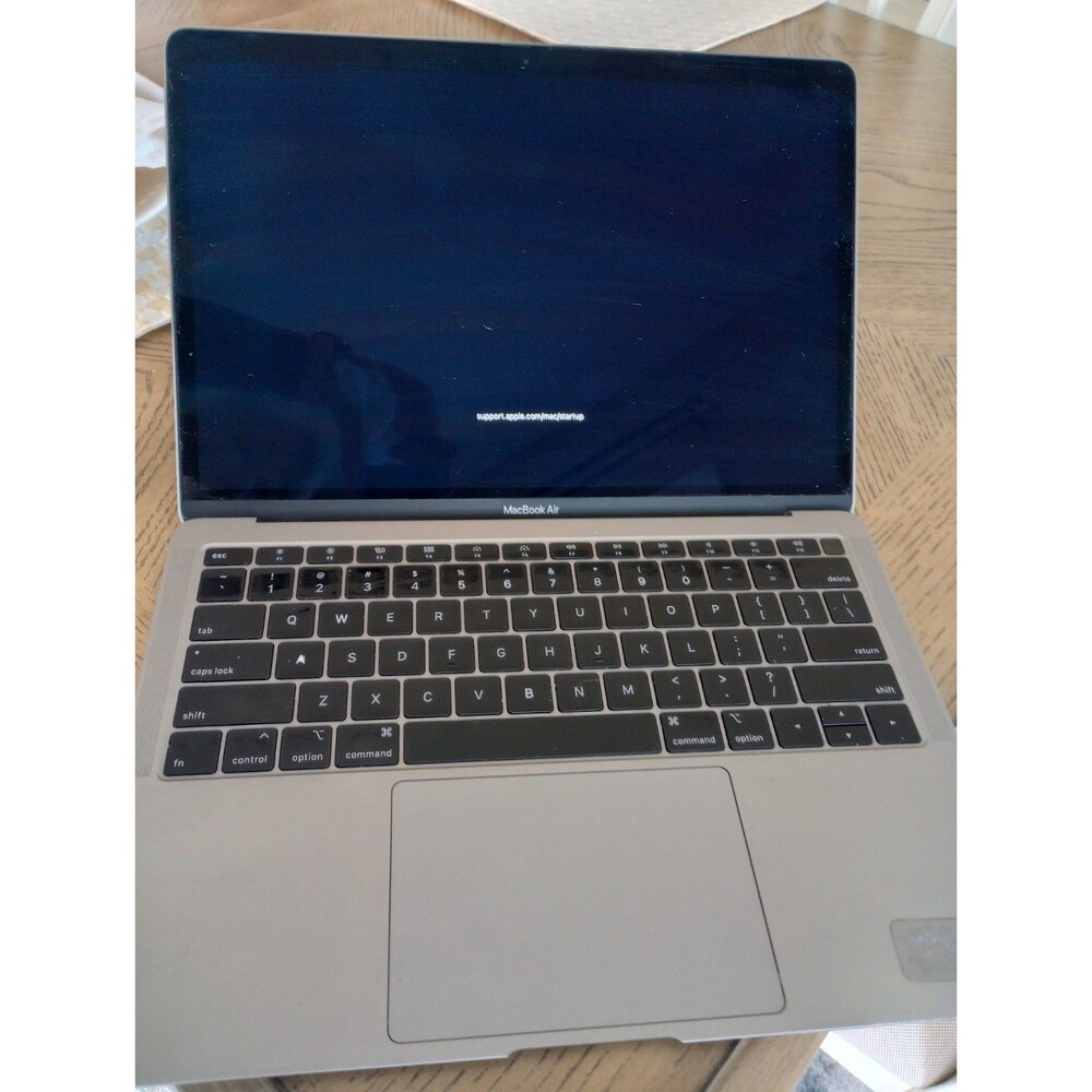 Apple MacBook Air 11" A-1932 Laptop - Silver